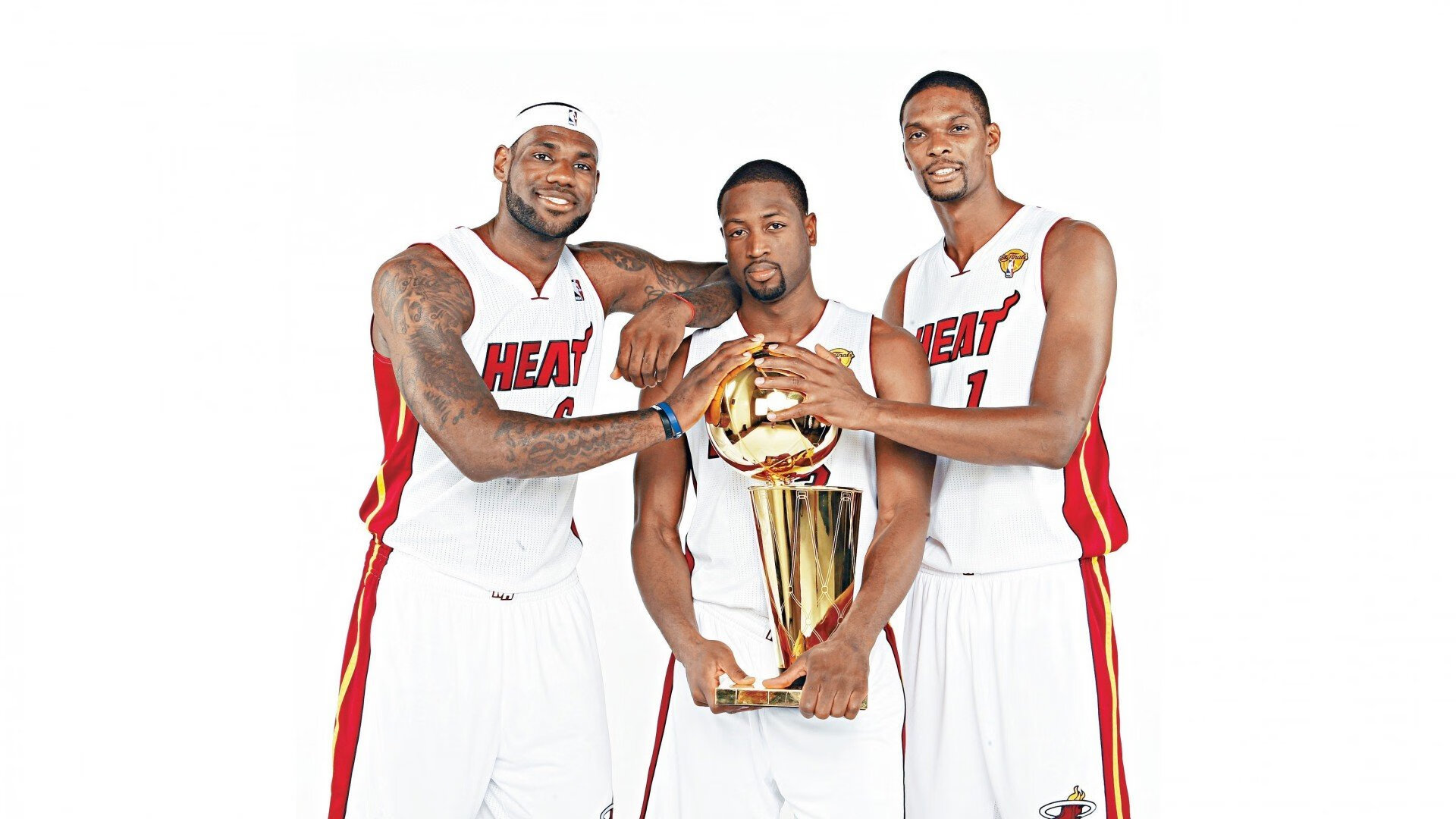 “尼古拉斯·桑特基的进攻组织与防守配合，推动美洲狮队向前迈进”