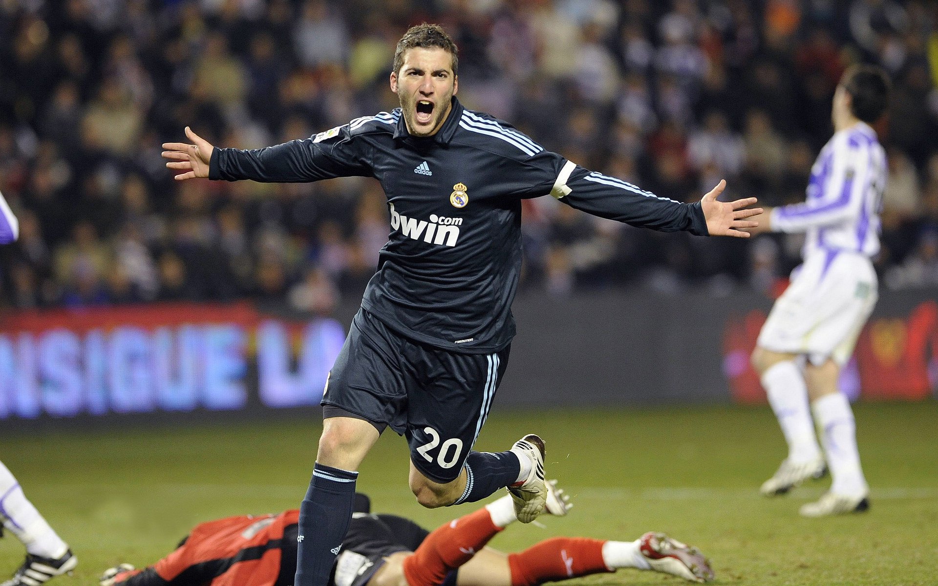 国王发布球员卡通头像引球迷热烈讨论，国王 球员