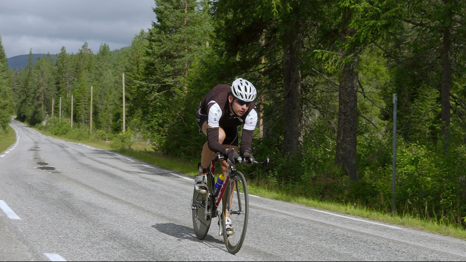 塞尔维亚女篮在欧洲锦标赛中表现不俗，誓夺金牌以求突破，塞尔维亚女篮球